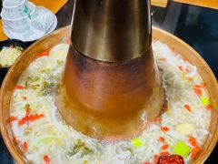 -果松木炭酸菜铜火锅·外婆参鸡汤