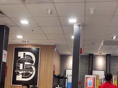 -麦当劳(上海虹桥站30B检票口楼上)