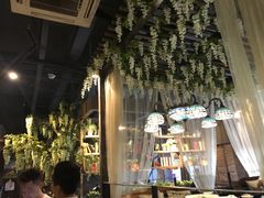-春天里·老街坊餐厅(港隆广场店)