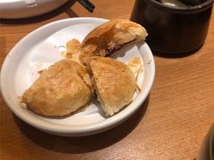 现烤鲜花饼-云海肴·汽锅鸡·云南代表菜(东坝金隅店)