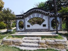 -田园东方蜜桃村的田野营地