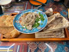 牛骨髓配烤馕-乡村馕坑肉·烧烤·新疆菜·本地人更爱吃(阿勒泰首店)