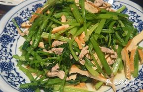 Stir-fried Pork Shreds with Celery and Tofu Skin