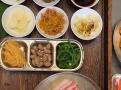 -围炉肉舍•炭烤活鳗•丹东海鲜烤肉(步行街店)