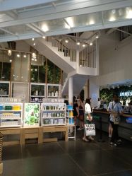 点击看大图 店内环境-悦诗风吟innisfree
