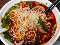 -爆炸头阿姨小四川正宗川味小吃(无任何分店)