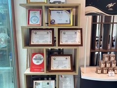 -Chom Cafe and Restaurant