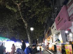 -吴山路夜市