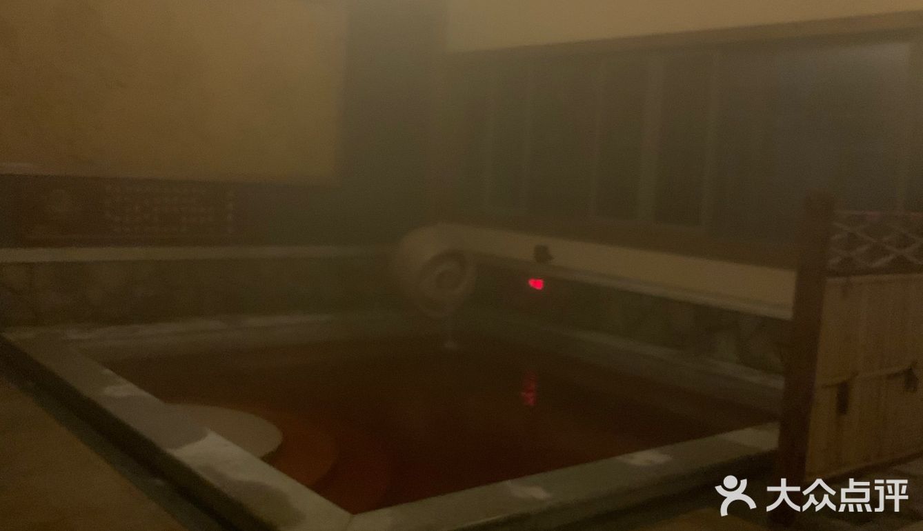 别墅房中有私汤,泡一次300块钱