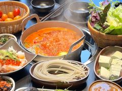 -野山舂·贵州现舂酸汤火锅(鸿通城店)