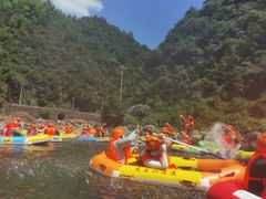 -安吉龙王山峡谷漂流