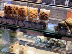 -白玉兰食品甜凤店(合生汇店)