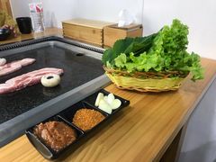 -小黑猪石板烤肉(美食街店)