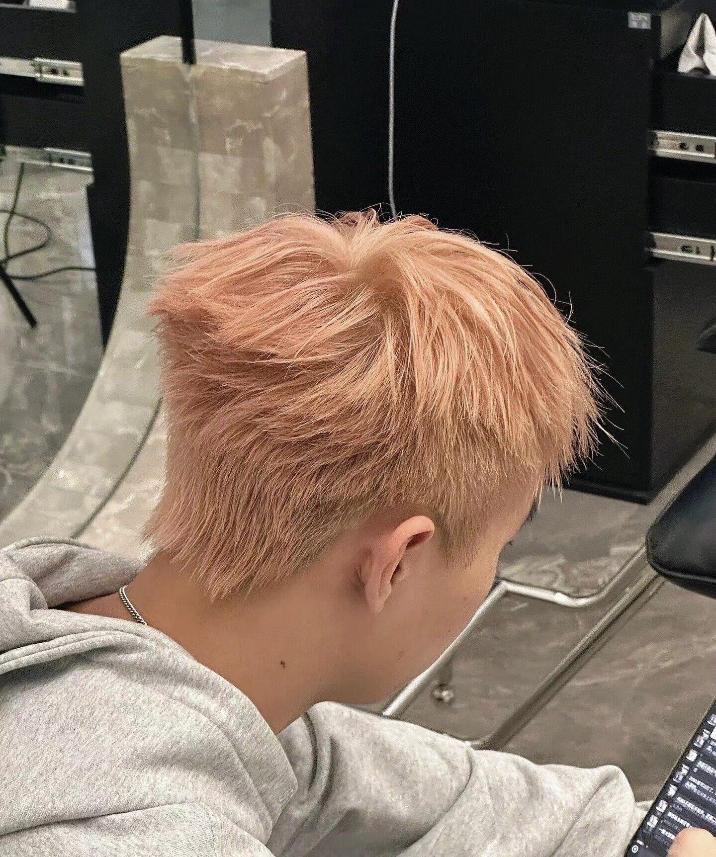 脏橘色染发绝对能让你脱颖而出🧡