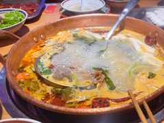 -洱火云南酸菜牛肉火锅(石景山当代商城店)