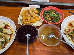 -爆炸头阿姨小四川正宗川味小吃(无任何分店)