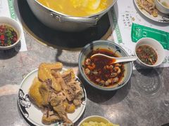 -禄婶鸡煲·打边炉