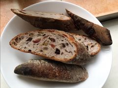 蔓越莓核桃法棍-WHEAT&BAKER-麥(凯德来福士店)
