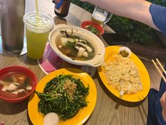 -东海岸人工湖美食村