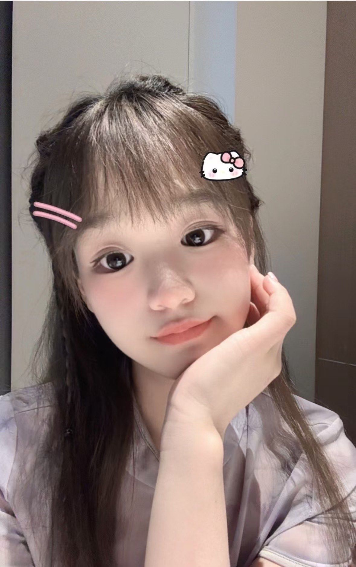 小姐姐跟kitty猫一样可爱