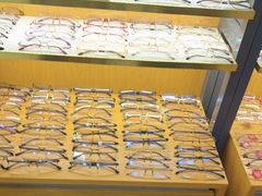 -优医视平价眼镜蔡司依视路折扣工厂店(十里堡店)