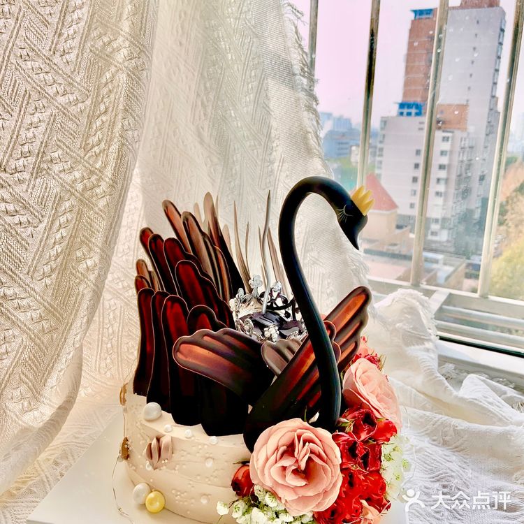 贵族气质黑天鹅蛋糕来了！