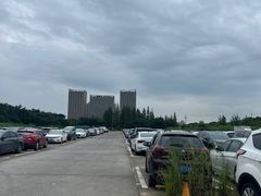 -奥特莱斯停车场