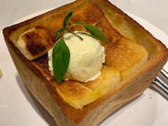 蜂蜜冰淇淋厚多士-鹿港小镇(金虹桥国际中心店)