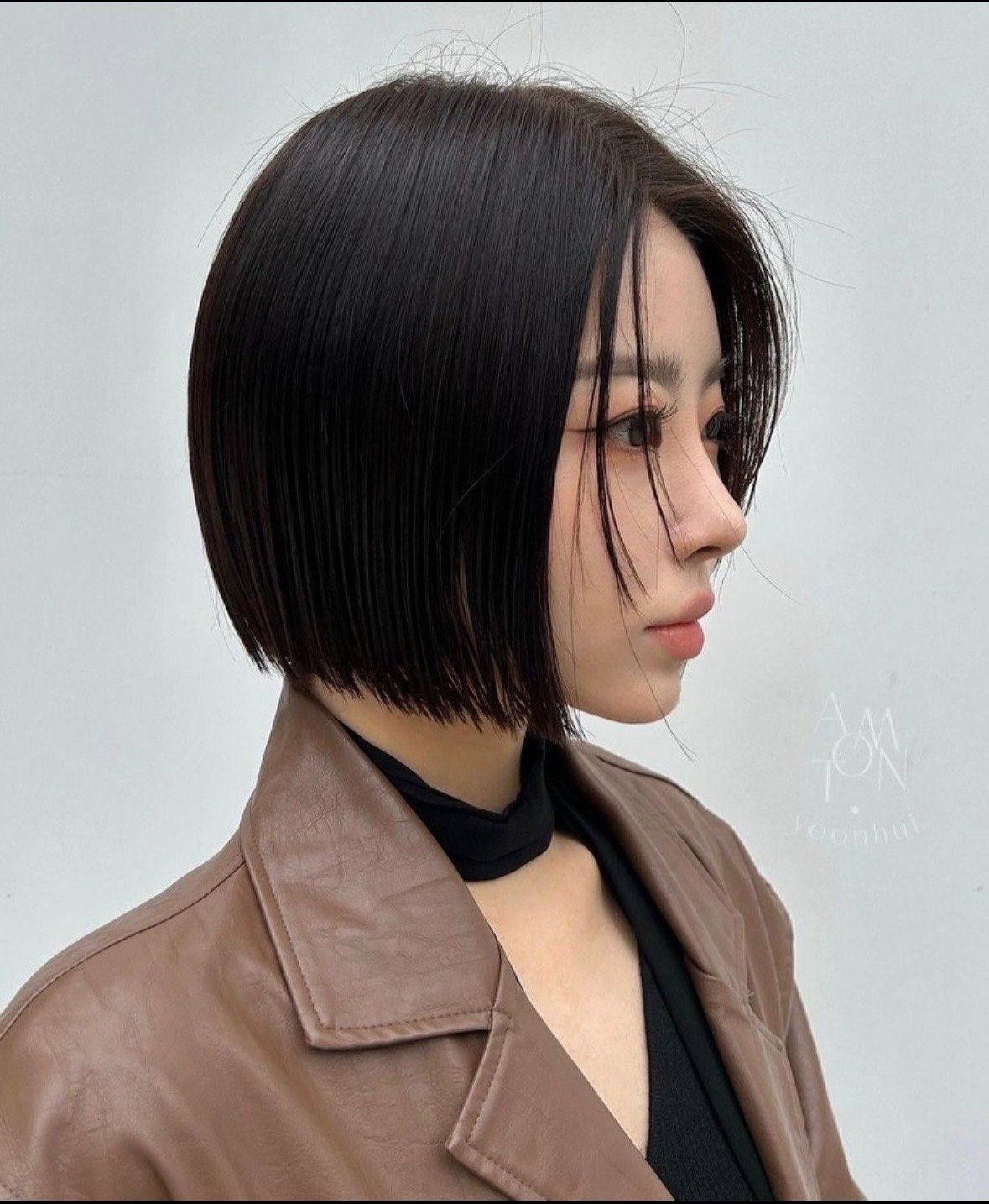 这款发型彰显个性,时尚前卫,适合追求简约风格的人群