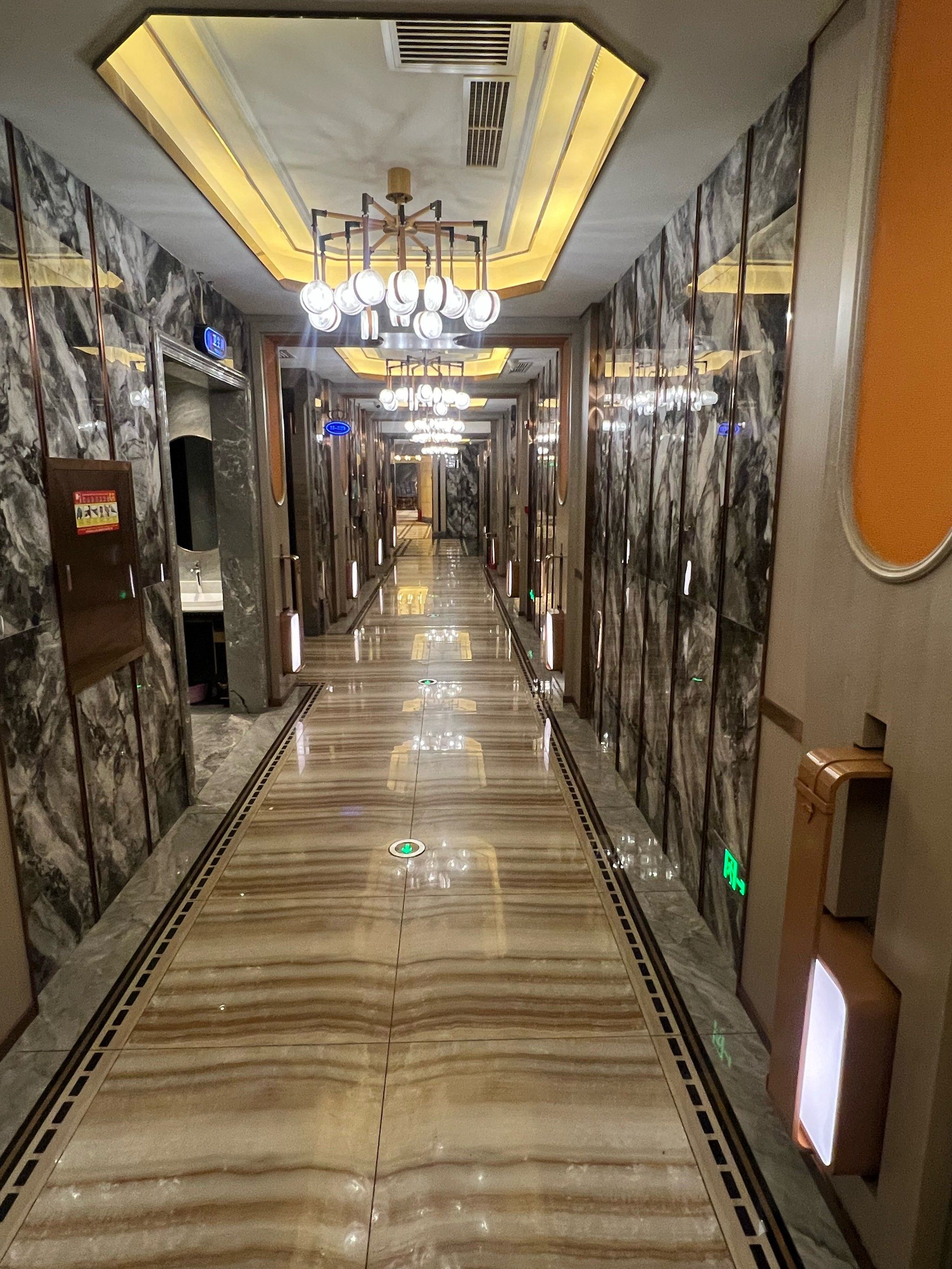 此次前去这个ktv,心中充满了愉悦,因为