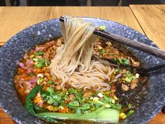 佩奇爱酸菜米线-八月美食小馆(银泰城总店)