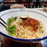 最后就点了一个肉卷,一个面