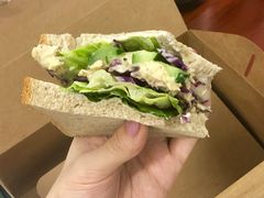 香浓吞拿鱼彩蔬大嘴三明治-星巴克(深圳北站B5检票口)