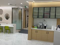 -瑞尔齿科(南京东路名人诊所)