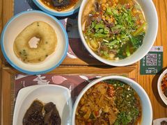 -呷佬·长沙手工米粉(金沙江路店)