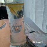 开心。餐厅主色调蒂芙尼蓝好美，环境满分！