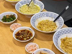 -李与白包子铺(桐梓林店)