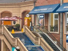 -王府井奥莱临潼小镇(临潼店)