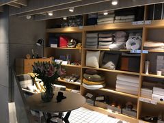 -杭州西湖湖滨银泰亚朵酒店