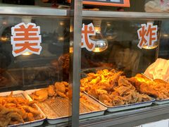 面包甜点陈列柜-白纸坊美式炸鸡