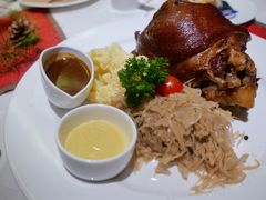 烤猪肘配酸菜土豆泥-兰特伯爵西餐厅·啤酒屋(方庄店)