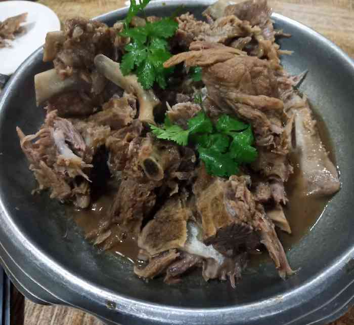 一骨香大盆骨(南阳街店)-"真的是太好吃,量特别大,而且小菜也好吃,.