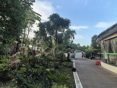 -茅草房·河畔园林火锅