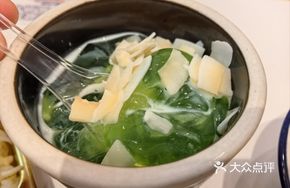 Coconut Milk and Green Grape Ice Jelly