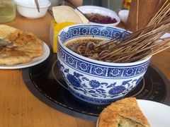 -大众跷脚牛肉馆·非遗传承单位(峨眉山店)