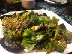 -临江餐馆二楼美食部落