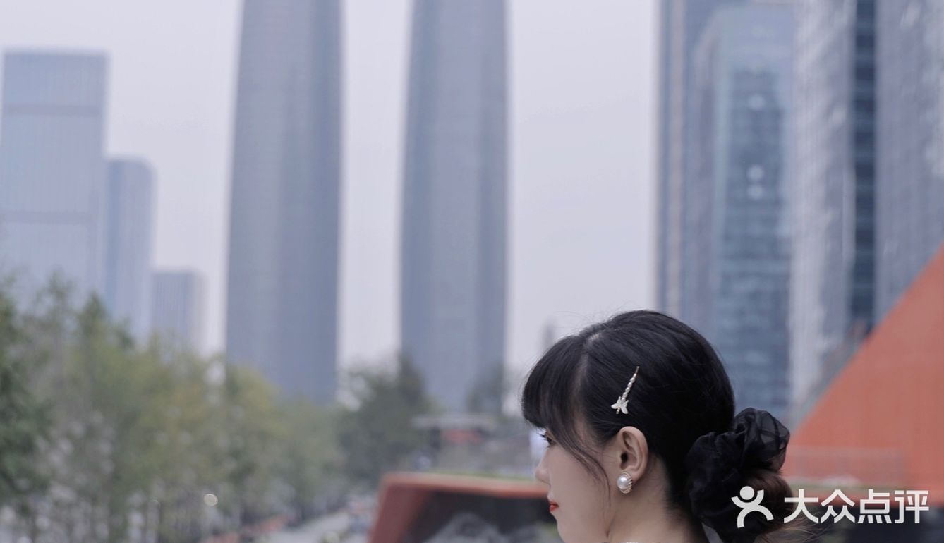 成都|云中漫步☁ 玻璃盒子朵云书院超出片