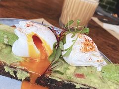 牛油果温泉蛋吐司-O'mills Sourdough Bakery&Bistro(永嘉路店)