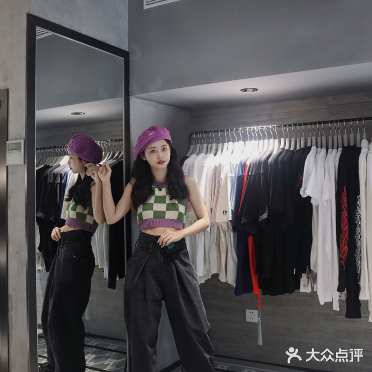 一整面bearbrick！深圳超好逛的积木熊🐻买手店