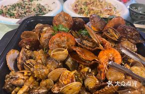 Spicy Hand-Grab Seafood